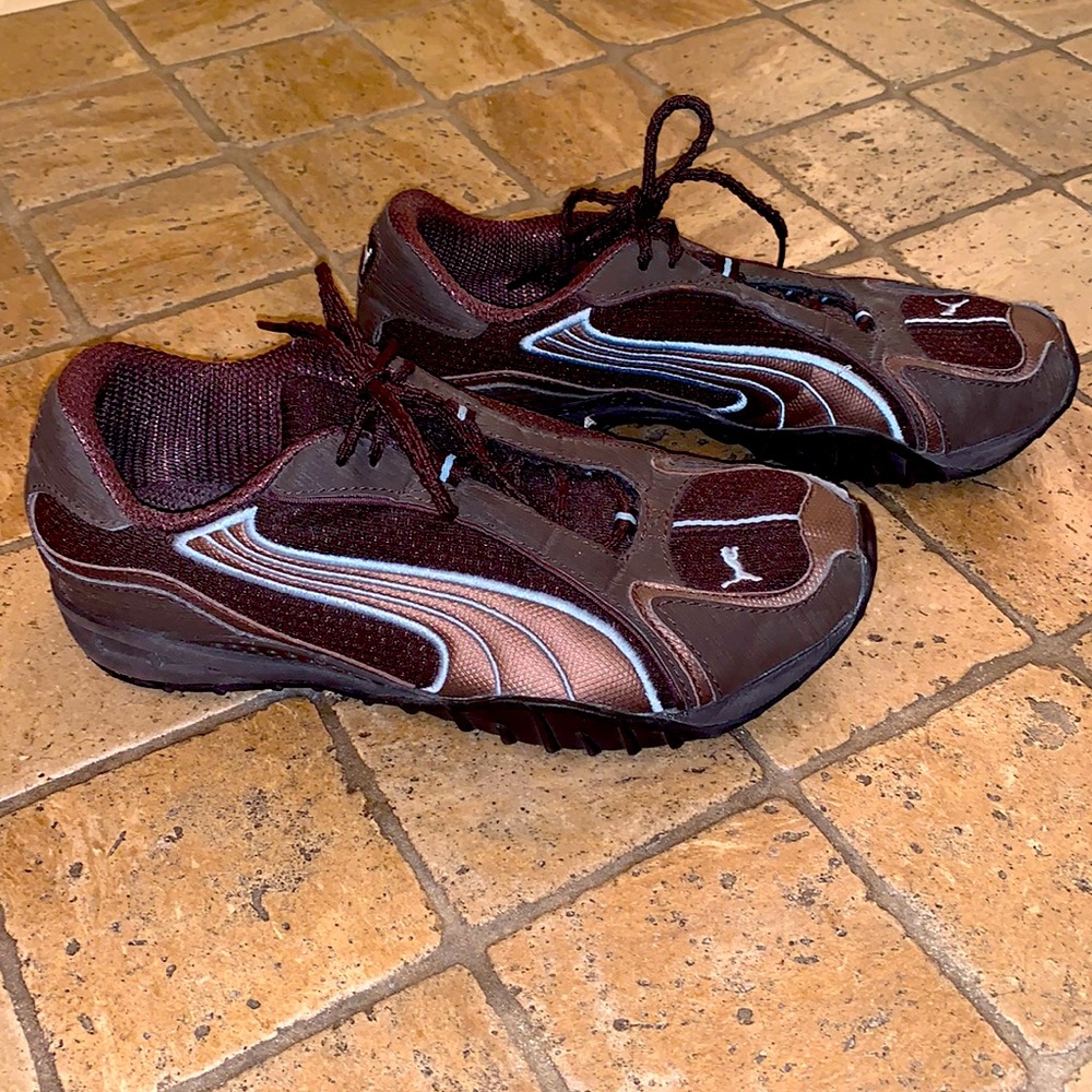 Brown Puma tennis shoes